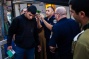 Settler attacks Palestinian man in Hebron – Israeli soldiers look on