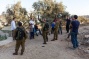 Settler attacks Palestinian man in Hebron – Israeli soldiers look on