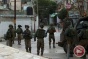 Israeli forces detain Palestinian man, wife, son in Hebron